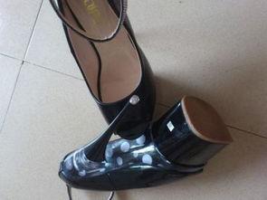 套鱼嘴丝袜打胶,精湛技艺打造时尚潮流