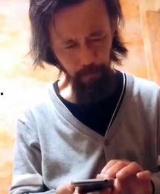 流浪明星,追寻梦想的坎坷之路