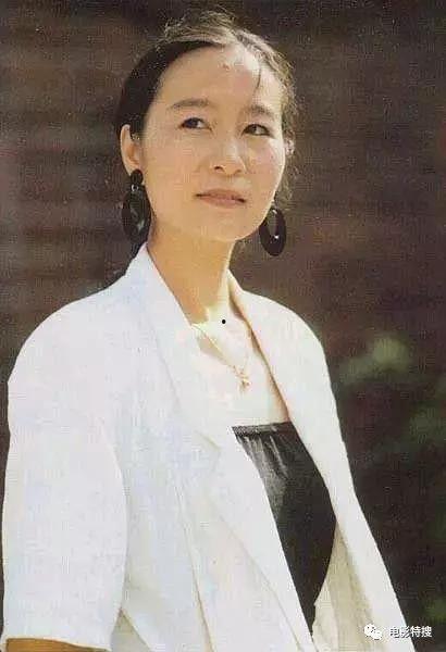 演员李煜几任老公照片,历任老公风采大揭秘